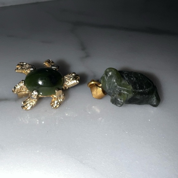 Jewelry - Set of 2 Green Stone Turtle Jewelry Pieces Pin and Necklace Pendant